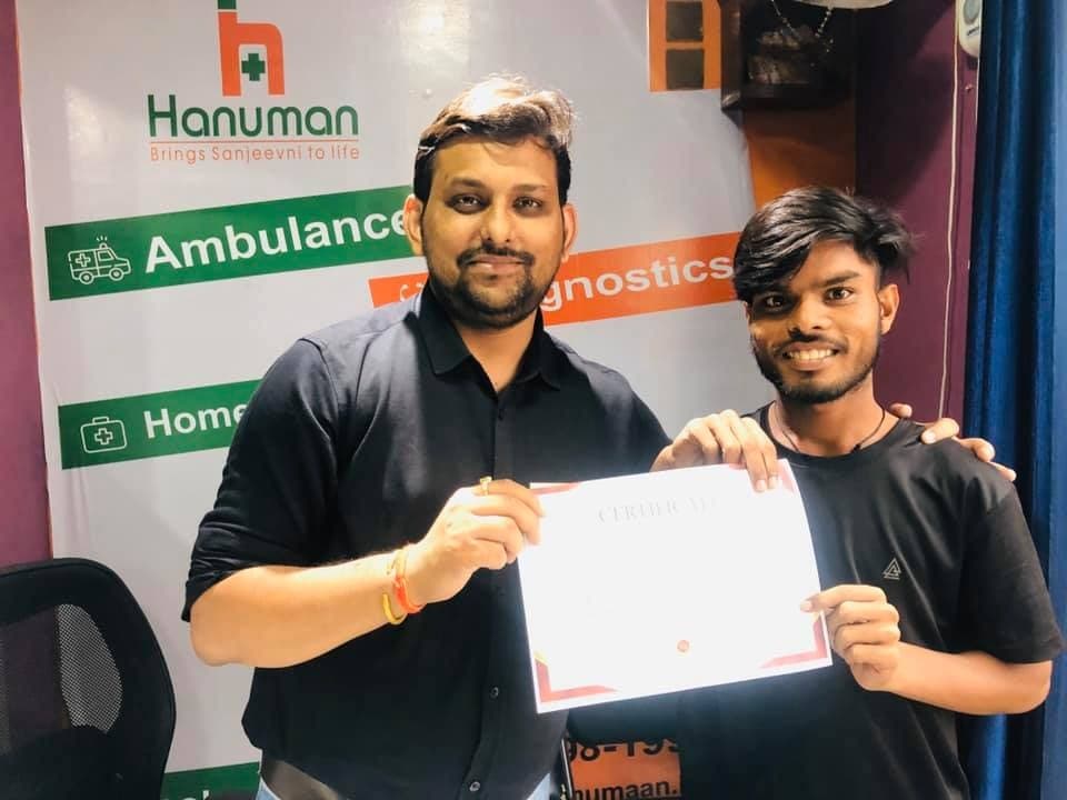 Dr. Niraj Jha giving award to an employee of Hanuman care