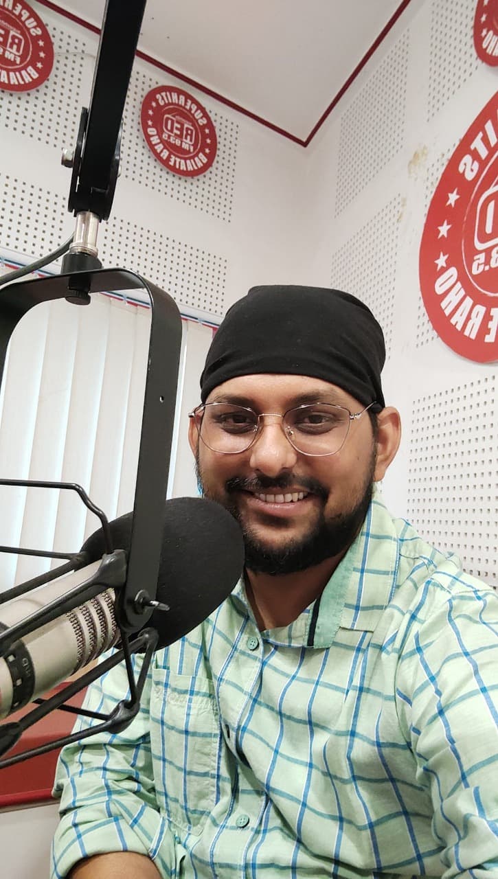 Dr. Niraj Jha was invited to 98.9 FM for speaking about his journey
